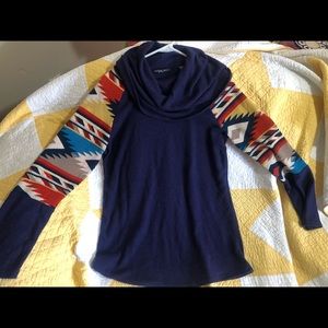 Acting Pro Long sleeve sweater southwest sleeve